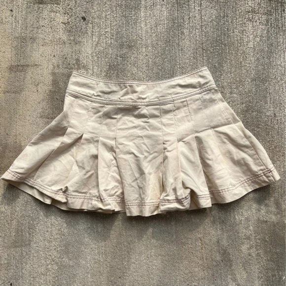 2000s Khaki Pleated Mini Skirt - Picture 2 of 2